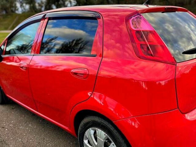 Красный Фиат Гранде Пунто, объемом двигателя 1.4 л и пробегом 208 тыс. км за 4700 $, фото 11 на Automoto.ua