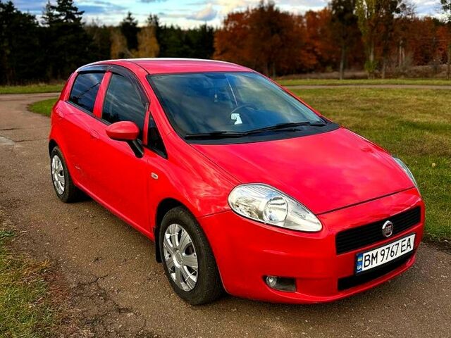 Красный Фиат Гранде Пунто, объемом двигателя 1.4 л и пробегом 208 тыс. км за 4700 $, фото 3 на Automoto.ua