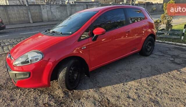 Красный Фиат Гранде Пунто, объемом двигателя 1.24 л и пробегом 160 тыс. км за 4800 $, фото 6 на Automoto.ua