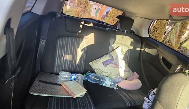 Красный Фиат Гранде Пунто, объемом двигателя 1.24 л и пробегом 160 тыс. км за 4800 $, фото 9 на Automoto.ua