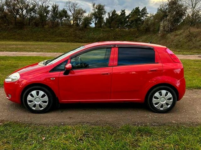 Красный Фиат Гранде Пунто, объемом двигателя 1.4 л и пробегом 208 тыс. км за 4700 $, фото 9 на Automoto.ua