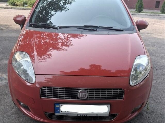 Красный Фиат Гранде Пунто, объемом двигателя 1.4 л и пробегом 147 тыс. км за 5900 $, фото 1 на Automoto.ua