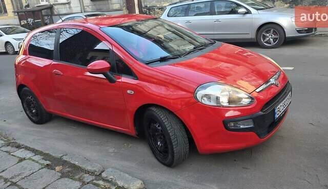 Красный Фиат Гранде Пунто, объемом двигателя 1.24 л и пробегом 160 тыс. км за 4800 $, фото 2 на Automoto.ua