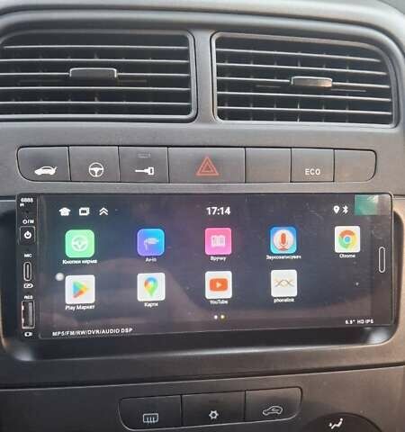 Красный Фиат Гранде Пунто, объемом двигателя 1.37 л и пробегом 147 тыс. км за 5600 $, фото 11 на Automoto.ua