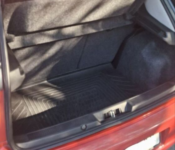 Красный Фиат Гранде Пунто, объемом двигателя 1.4 л и пробегом 147 тыс. км за 5900 $, фото 10 на Automoto.ua