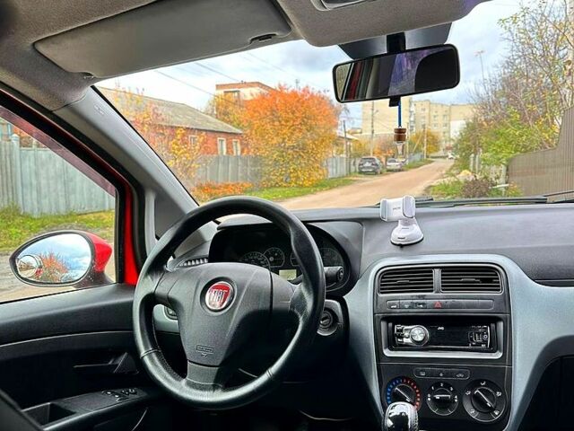 Красный Фиат Гранде Пунто, объемом двигателя 1.4 л и пробегом 208 тыс. км за 4700 $, фото 13 на Automoto.ua