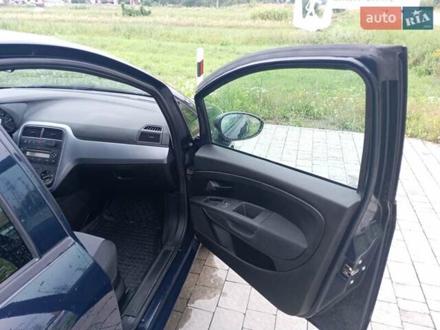 Фиат Гранде Пунто, объемом двигателя 1.2 л и пробегом 169 тыс. км за 4500 $, фото 8 на Automoto.ua
