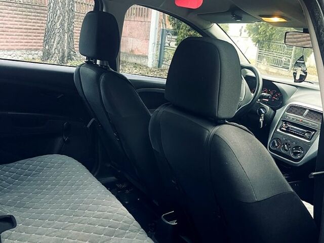 Фиат Гранде Пунто, объемом двигателя 1.4 л и пробегом 194 тыс. км за 4950 $, фото 11 на Automoto.ua