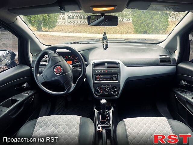 Фиат Гранде Пунто, объемом двигателя 1.4 л и пробегом 194 тыс. км за 4950 $, фото 10 на Automoto.ua