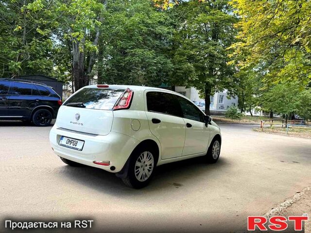 Фиат Гранде Пунто, объемом двигателя 1.4 л и пробегом 168 тыс. км за 5600 $, фото 2 на Automoto.ua
