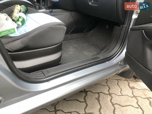 Серый Фиат Гранде Пунто, объемом двигателя 1.37 л и пробегом 193 тыс. км за 4000 $, фото 9 на Automoto.ua