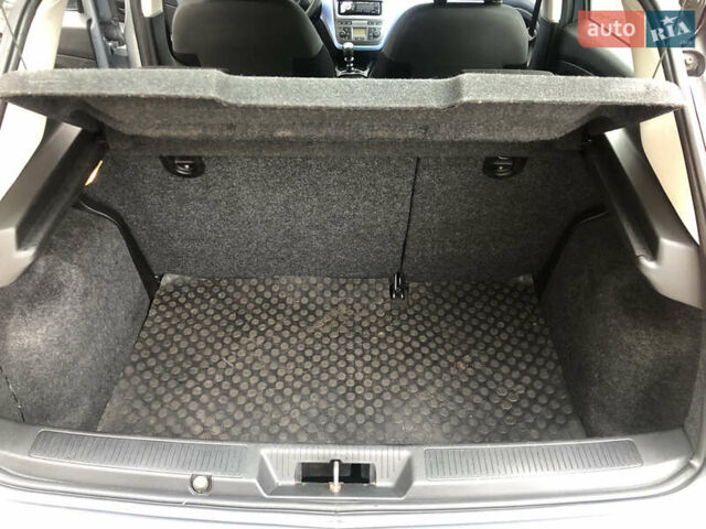 Серый Фиат Гранде Пунто, объемом двигателя 1.37 л и пробегом 193 тыс. км за 4000 $, фото 6 на Automoto.ua