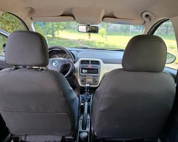 Сірий Фіат Гранде Пунто, об'ємом двигуна 1.37 л та пробігом 112 тис. км за 4300 $, фото 3 на Automoto.ua