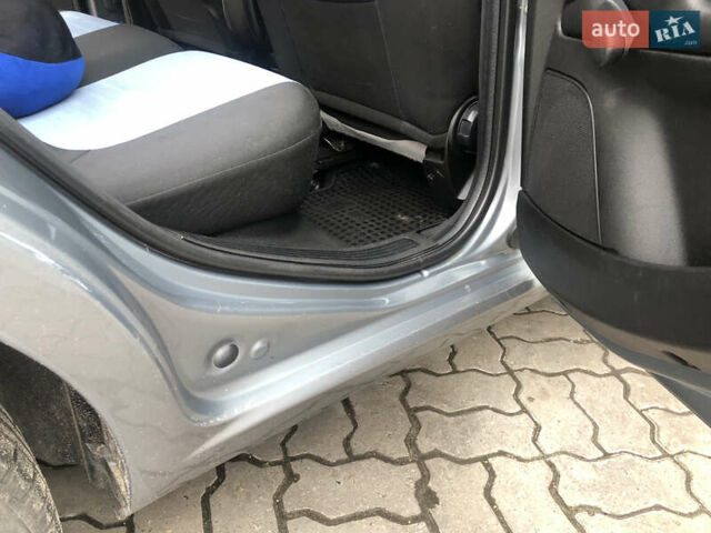 Серый Фиат Гранде Пунто, объемом двигателя 1.37 л и пробегом 193 тыс. км за 4000 $, фото 10 на Automoto.ua