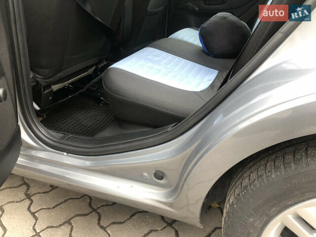 Серый Фиат Гранде Пунто, объемом двигателя 1.37 л и пробегом 193 тыс. км за 4000 $, фото 8 на Automoto.ua