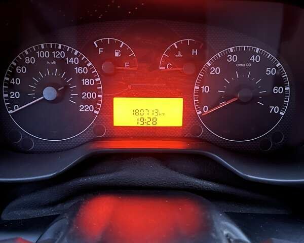 Сірий Фіат Гранде Пунто, об'ємом двигуна 1.4 л та пробігом 181 тис. км за 3899 $, фото 22 на Automoto.ua