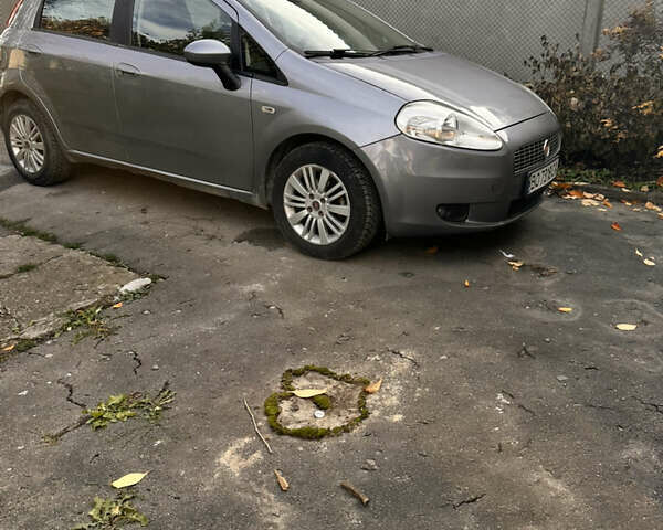 Сірий Фіат Гранде Пунто, об'ємом двигуна 1.4 л та пробігом 161 тис. км за 3800 $, фото 1 на Automoto.ua