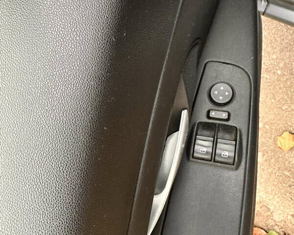 Сірий Фіат Гранде Пунто, об'ємом двигуна 1.4 л та пробігом 161 тис. км за 3800 $, фото 5 на Automoto.ua