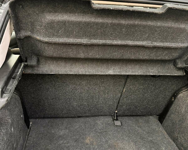 Сірий Фіат Гранде Пунто, об'ємом двигуна 1.4 л та пробігом 161 тис. км за 3800 $, фото 8 на Automoto.ua