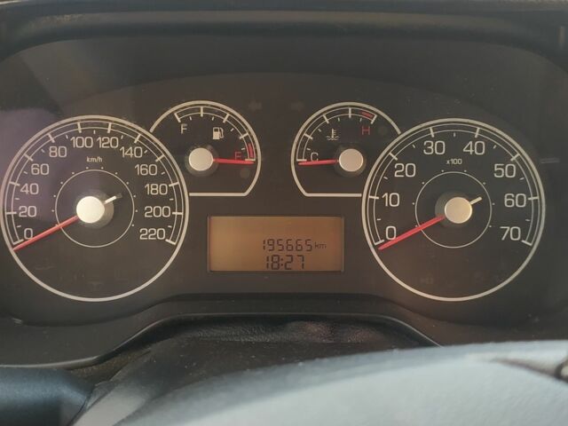 Серый Фиат Гранде Пунто, объемом двигателя 2 л и пробегом 196 тыс. км за 5300 $, фото 6 на Automoto.ua