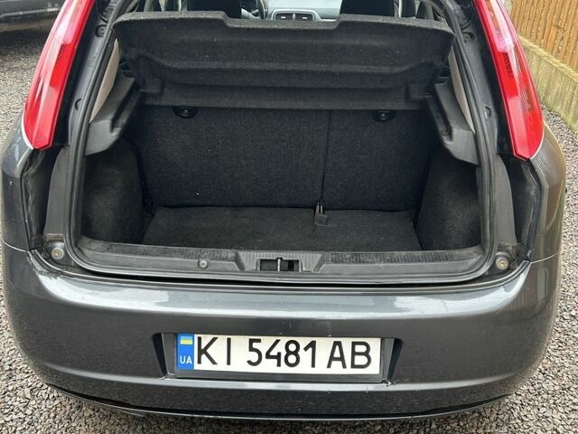 Сірий Фіат Гранде Пунто, об'ємом двигуна 1.4 л та пробігом 284 тис. км за 2200 $, фото 13 на Automoto.ua