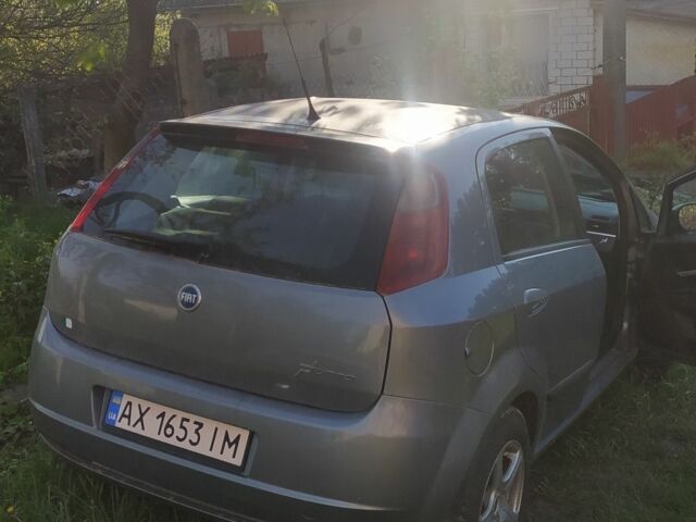 Серый Фиат Гранде Пунто, объемом двигателя 2 л и пробегом 196 тыс. км за 5300 $, фото 1 на Automoto.ua