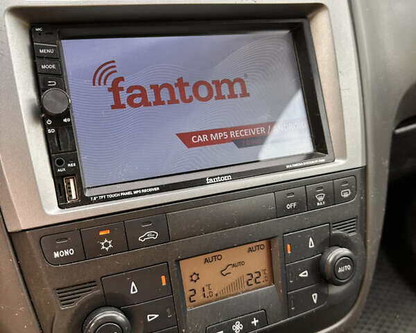 Сірий Фіат Гранде Пунто, об'ємом двигуна 1.4 л та пробігом 161 тис. км за 3800 $, фото 6 на Automoto.ua