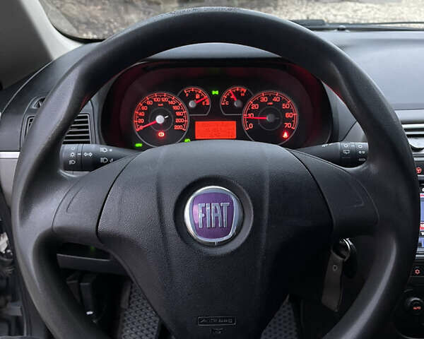 Серый Фиат Гранде Пунто, объемом двигателя 1.4 л и пробегом 162 тыс. км за 3499 $, фото 15 на Automoto.ua