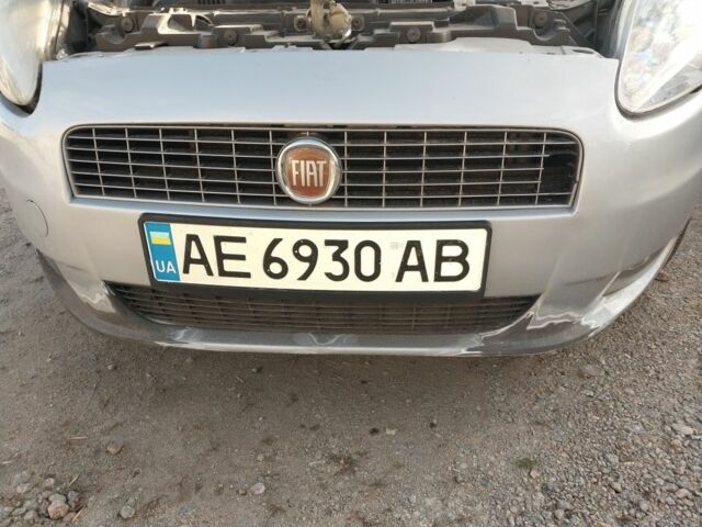 Серый Фиат Гранде Пунто, объемом двигателя 1.4 л и пробегом 190 тыс. км за 2200 $, фото 2 на Automoto.ua