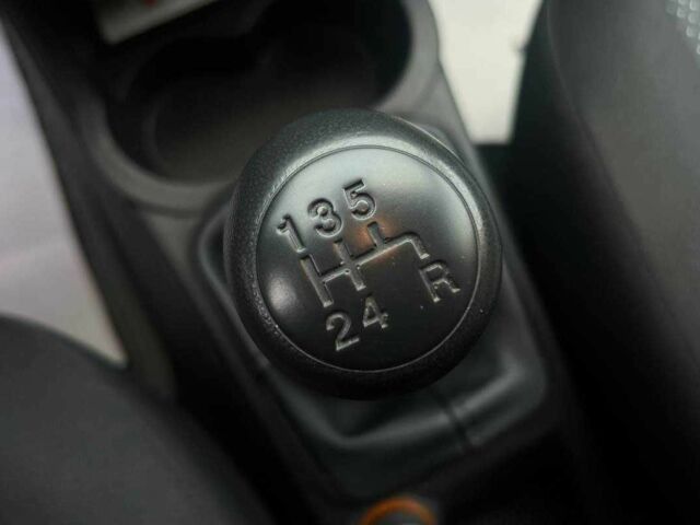 Серый Фиат Гранде Пунто, объемом двигателя 1.4 л и пробегом 194 тыс. км за 5500 $, фото 14 на Automoto.ua