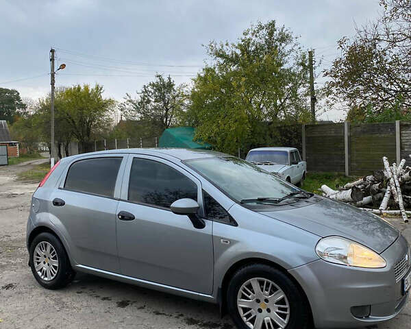 Фиат Гранде Пунто 2010 в Березно на Automoto.ua Серый Фиат Гранде Пунто, объемом двигателя 1.37 л и пробегом 134 тыс. км за 4750 $, фото 3 на Automoto.ua