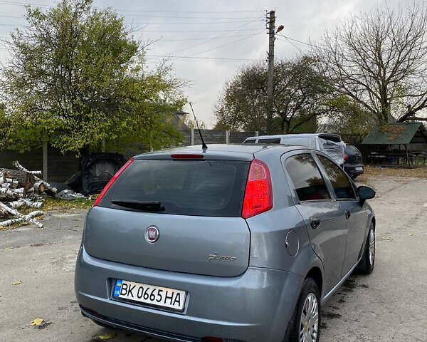 Фиат Гранде Пунто 2010 в Березно на Automoto.ua Серый Фиат Гранде Пунто, объемом двигателя 1.37 л и пробегом 134 тыс. км за 4750 $, фото 5 на Automoto.ua
