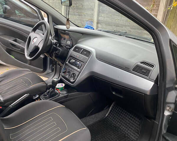 Фиат Гранде Пунто 2010 в Березно на Automoto.ua Серый Фиат Гранде Пунто, объемом двигателя 1.37 л и пробегом 134 тыс. км за 4750 $, фото 16 на Automoto.ua