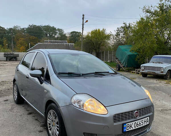Фиат Гранде Пунто 2010 в Березно на Automoto.ua Серый Фиат Гранде Пунто, объемом двигателя 1.37 л и пробегом 134 тыс. км за 4750 $, фото 2 на Automoto.ua