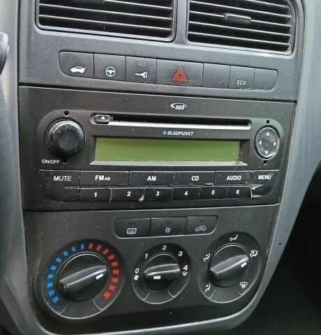 Серый Фиат Гранде Пунто, объемом двигателя 1.4 л и пробегом 195 тыс. км за 4500 $, фото 7 на Automoto.ua