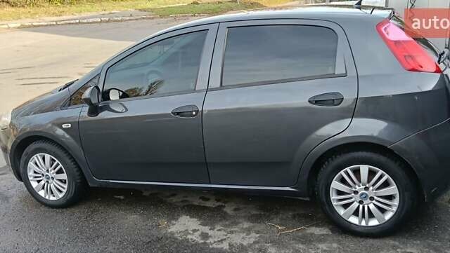 Серый Фиат Гранде Пунто, объемом двигателя 1.37 л и пробегом 195 тыс. км за 4200 $, фото 5 на Automoto.ua