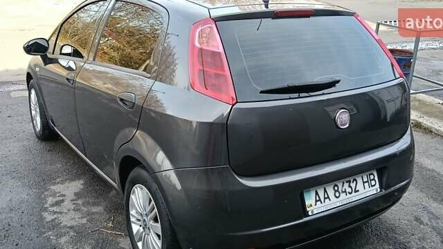 Серый Фиат Гранде Пунто, объемом двигателя 1.37 л и пробегом 195 тыс. км за 4200 $, фото 7 на Automoto.ua
