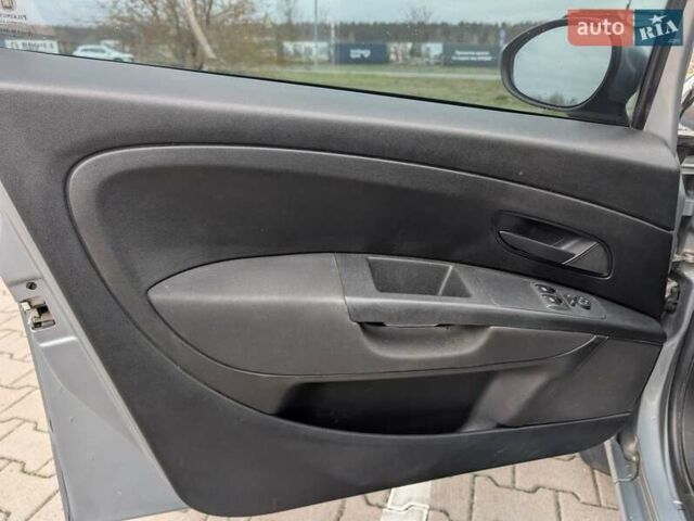 Серый Фиат Гранде Пунто, объемом двигателя 1.4 л и пробегом 242 тыс. км за 5600 $, фото 8 на Automoto.ua