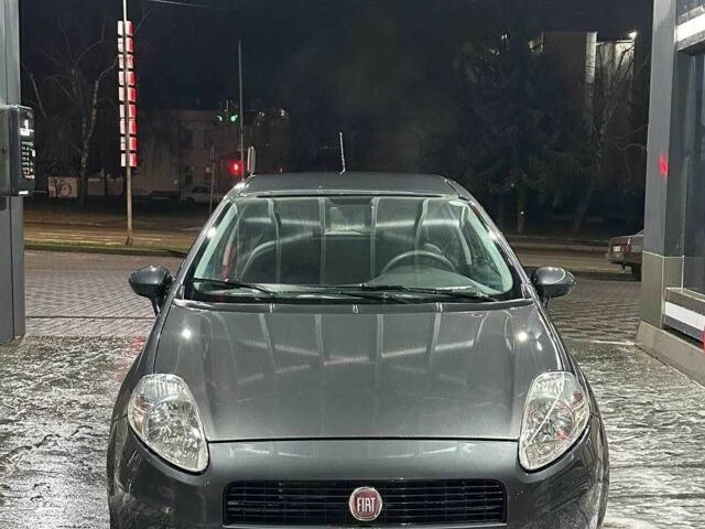 Серый Фиат Гранде Пунто, объемом двигателя 1.2 л и пробегом 211 тыс. км за 4800 $, фото 1 на Automoto.ua