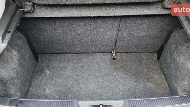 Серый Фиат Гранде Пунто, объемом двигателя 1.37 л и пробегом 195 тыс. км за 4200 $, фото 6 на Automoto.ua