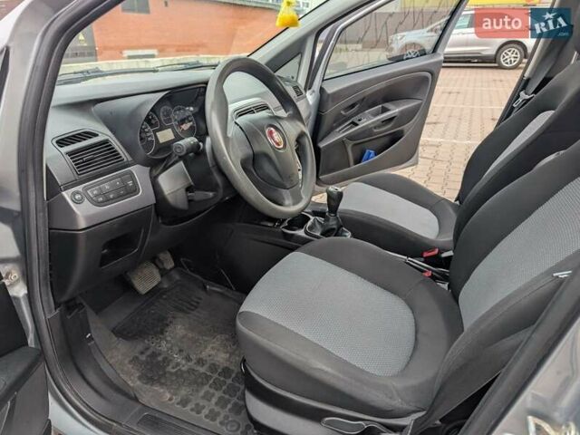 Серый Фиат Гранде Пунто, объемом двигателя 1.4 л и пробегом 242 тыс. км за 5600 $, фото 9 на Automoto.ua