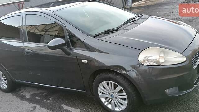 Серый Фиат Гранде Пунто, объемом двигателя 1.37 л и пробегом 195 тыс. км за 4200 $, фото 3 на Automoto.ua