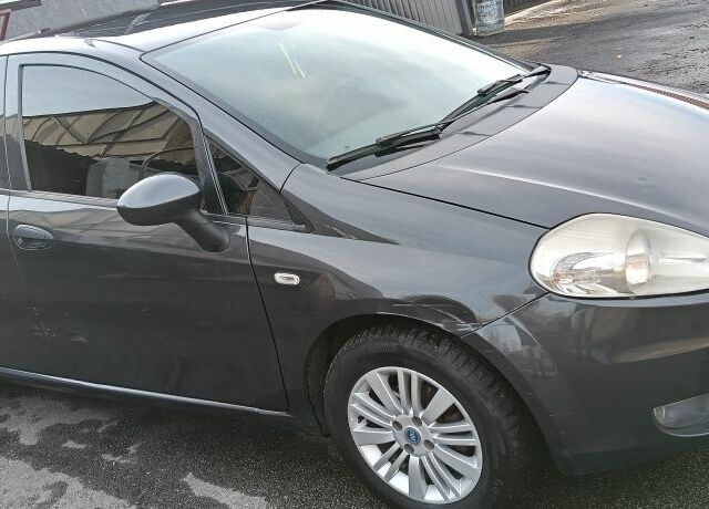 Серый Фиат Гранде Пунто, объемом двигателя 1.4 л и пробегом 195 тыс. км за 4500 $, фото 3 на Automoto.ua