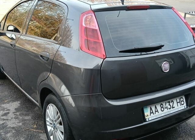 Серый Фиат Гранде Пунто, объемом двигателя 1.4 л и пробегом 195 тыс. км за 4500 $, фото 5 на Automoto.ua