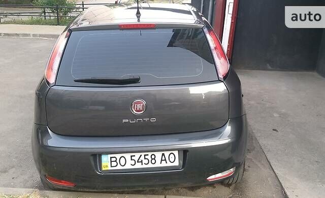 Серый Фиат Гранде Пунто, объемом двигателя 1.4 л и пробегом 167 тыс. км за 4500 $, фото 6 на Automoto.ua