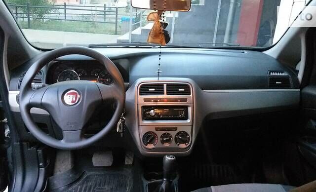 Серый Фиат Гранде Пунто, объемом двигателя 1.4 л и пробегом 167 тыс. км за 4500 $, фото 18 на Automoto.ua