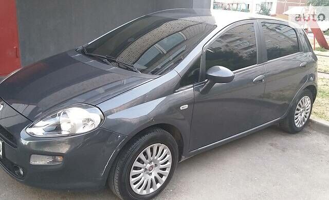 Серый Фиат Гранде Пунто, объемом двигателя 1.4 л и пробегом 167 тыс. км за 4500 $, фото 16 на Automoto.ua