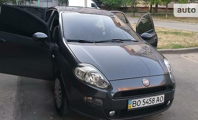 Серый Фиат Гранде Пунто, объемом двигателя 1.4 л и пробегом 167 тыс. км за 4500 $, фото 2 на Automoto.ua
