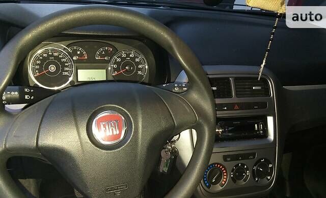 Серый Фиат Гранде Пунто, объемом двигателя 1.4 л и пробегом 167 тыс. км за 4500 $, фото 17 на Automoto.ua