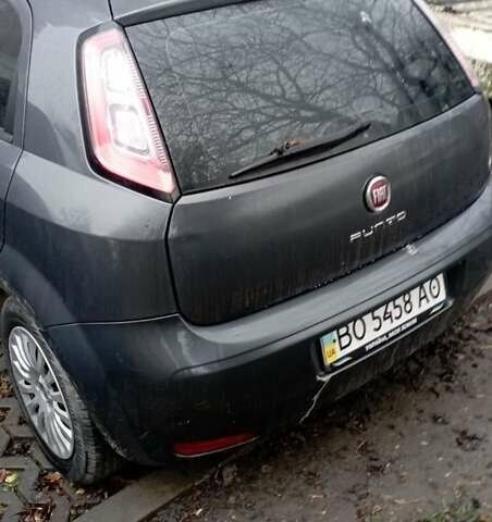 Серый Фиат Гранде Пунто, объемом двигателя 1.4 л и пробегом 167 тыс. км за 4500 $, фото 1 на Automoto.ua